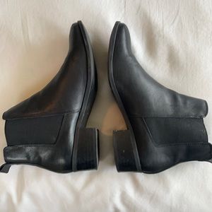 Steve Madden black leather booties